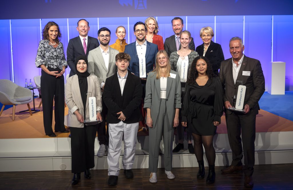 Foto: TalentMeptropole Ruhr | Gruppen-Bild der Preisträger des TalentAwards Ruhr 2022